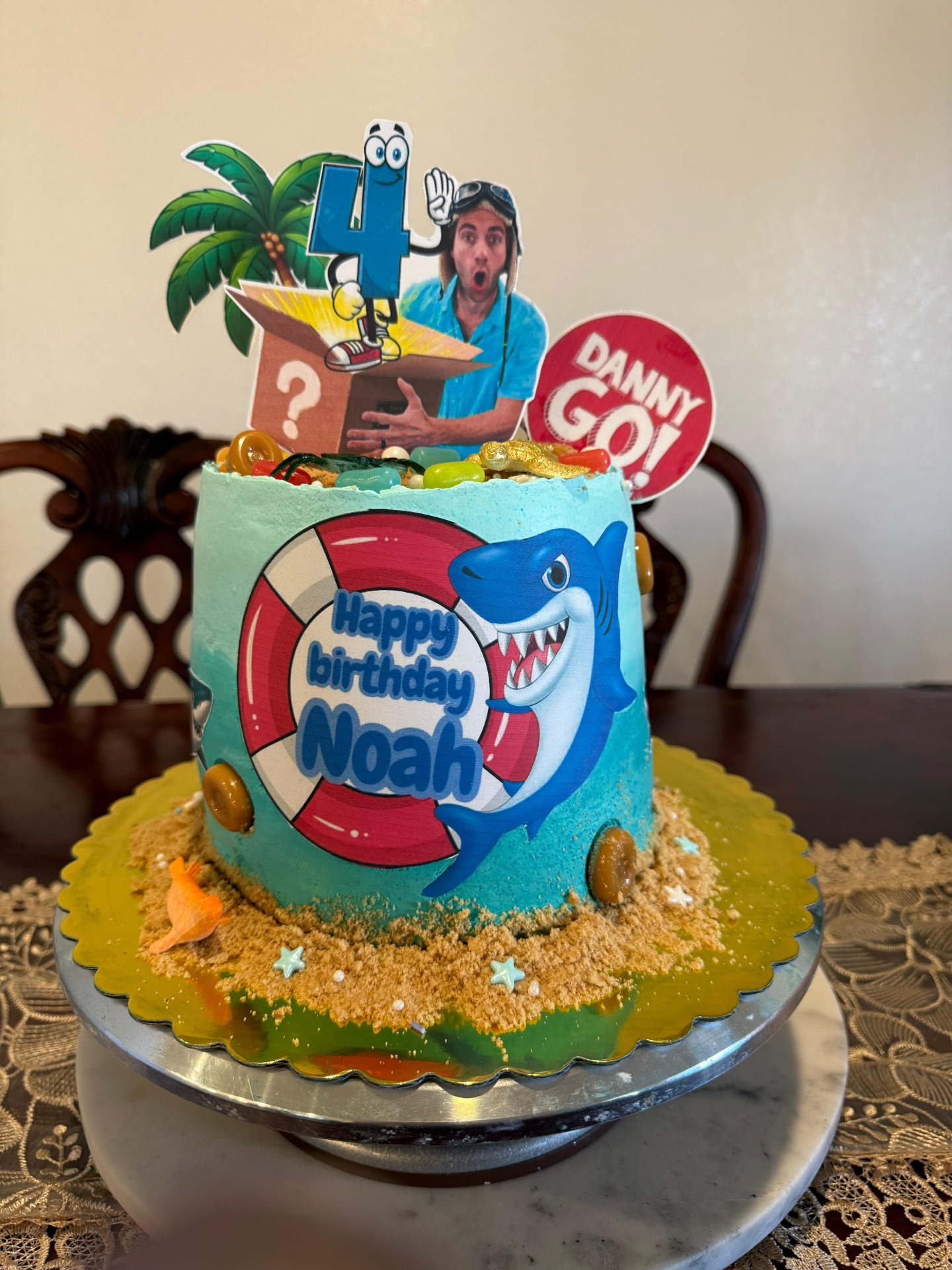 Custom cake 14 by Neri's Cakes