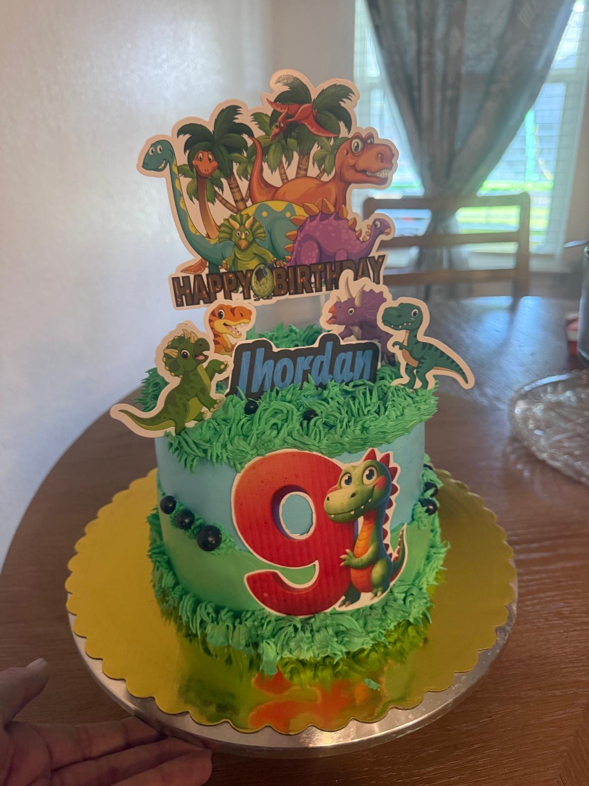 Custom cake by Neri's Cakes