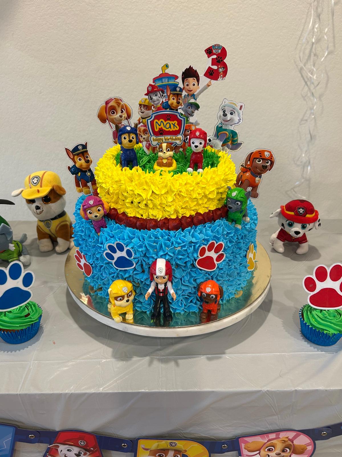 Custom cake 16 by Neri's Cakes